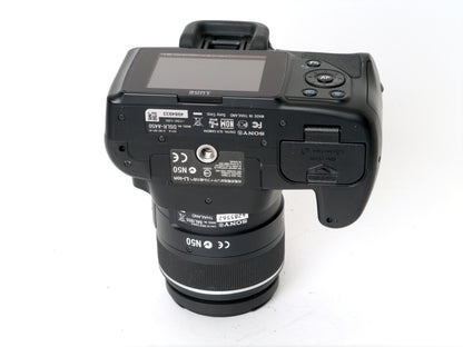 Sony Alpha 450 Gehäuse mit Sony DT 3,5-5,6/18-55mm SAM Objektiv – Neuwertig