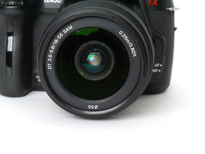 Sony Alpha 450 Gehäuse mit Sony DT 3,5-5,6/18-55mm SAM Objektiv – Neuwertig