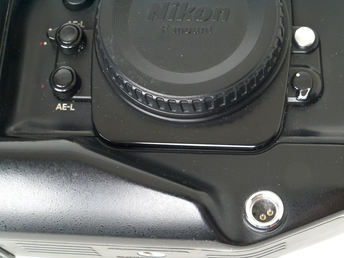Nikon F4S Gehäuse mit MB-21 Hochformatgriff – guter Zustand