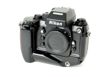 Nikon F4S Gehäuse mit MB-21 Hochformatgriff – guter Zustand