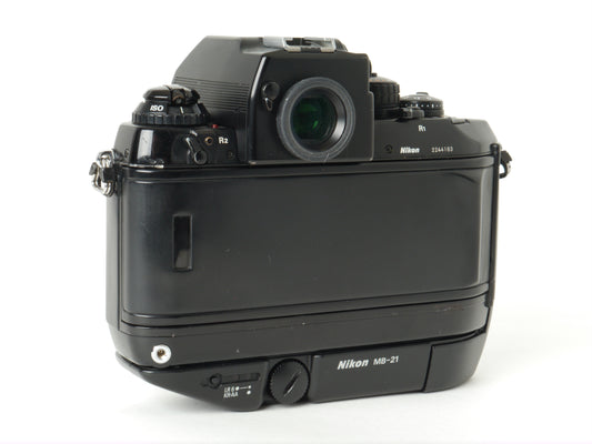 Nikon F4S Gehäuse mit MB-21 Hochformatgriff – guter Zustand