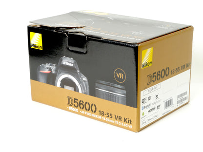 Nikon D5600 Gehäuse mit AF-P DX 3,5-5,6/18-55mm G VR – Neuwertig