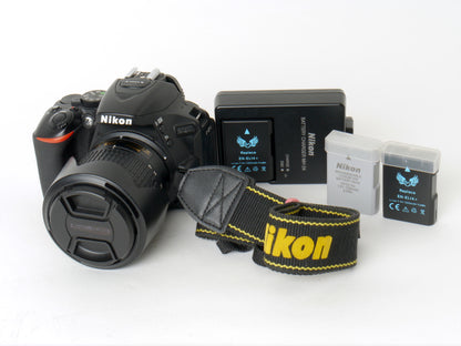 Nikon D5600 Gehäuse mit AF-P DX 3,5-5,6/18-55mm G VR – Neuwertig