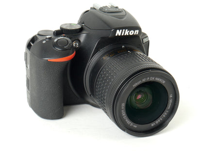 Nikon D5600 Gehäuse mit AF-P DX 3,5-5,6/18-55mm G VR – Neuwertig