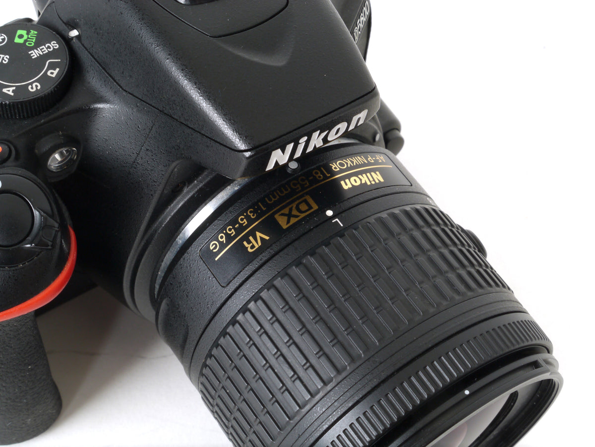 Nikon D5600 Gehäuse mit AF-P DX 3,5-5,6/18-55mm G VR – Neuwertig