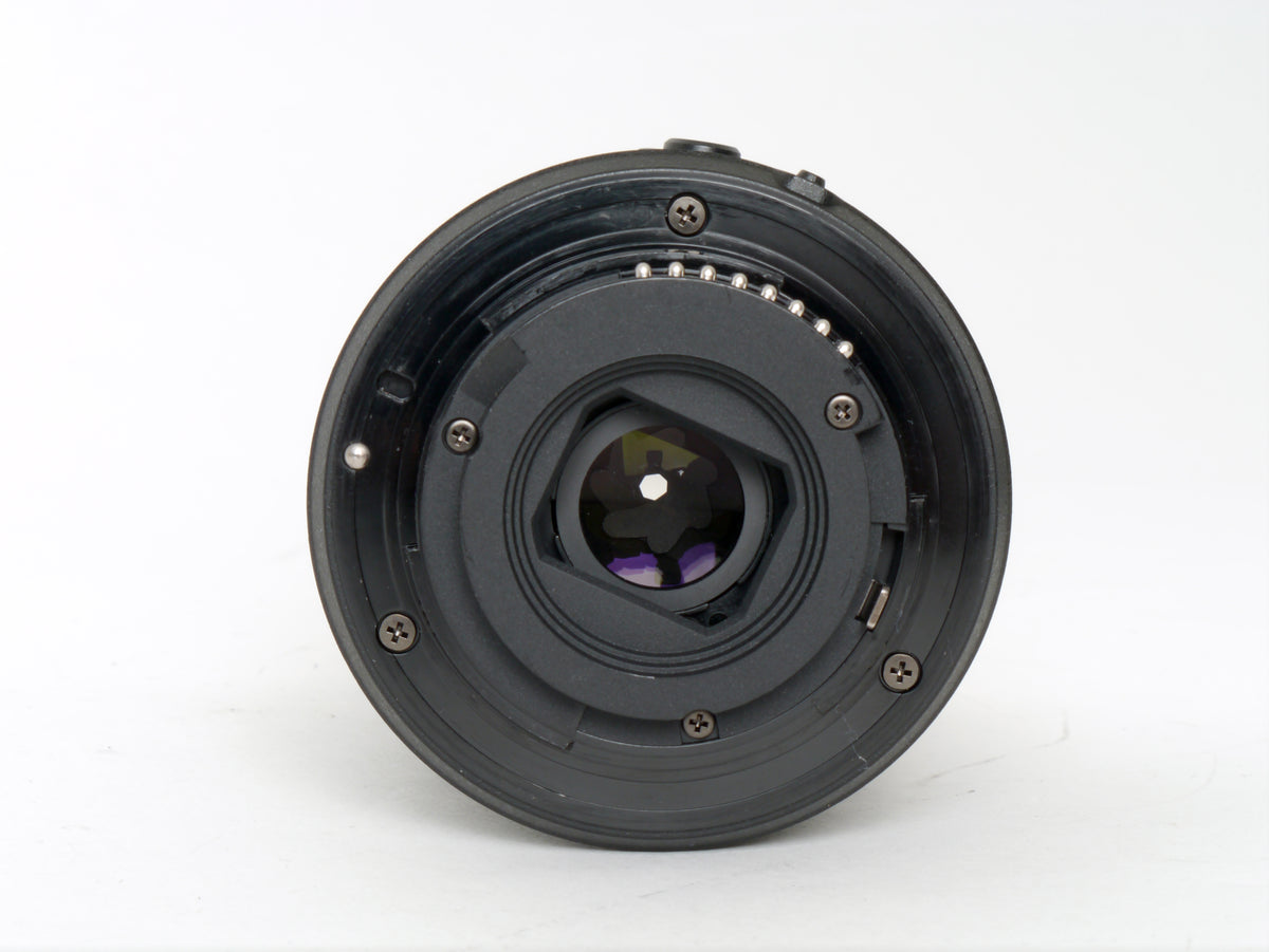 Nikon D5600 Gehäuse mit AF-P DX 3,5-5,6/18-55mm G VR – Neuwertig