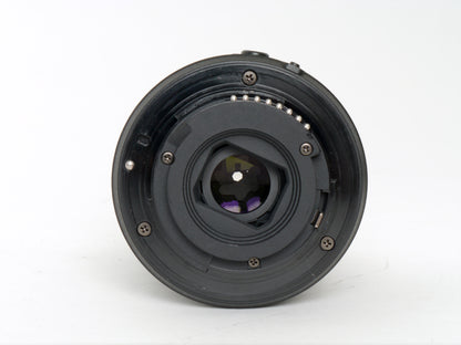 Nikon D5600 Gehäuse mit AF-P DX 3,5-5,6/18-55mm G VR – Neuwertig