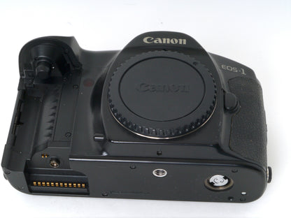 Canon EOS-1 Gehäuse mit Command Back E1 und Power Drive Booster E1 – Sehr gut