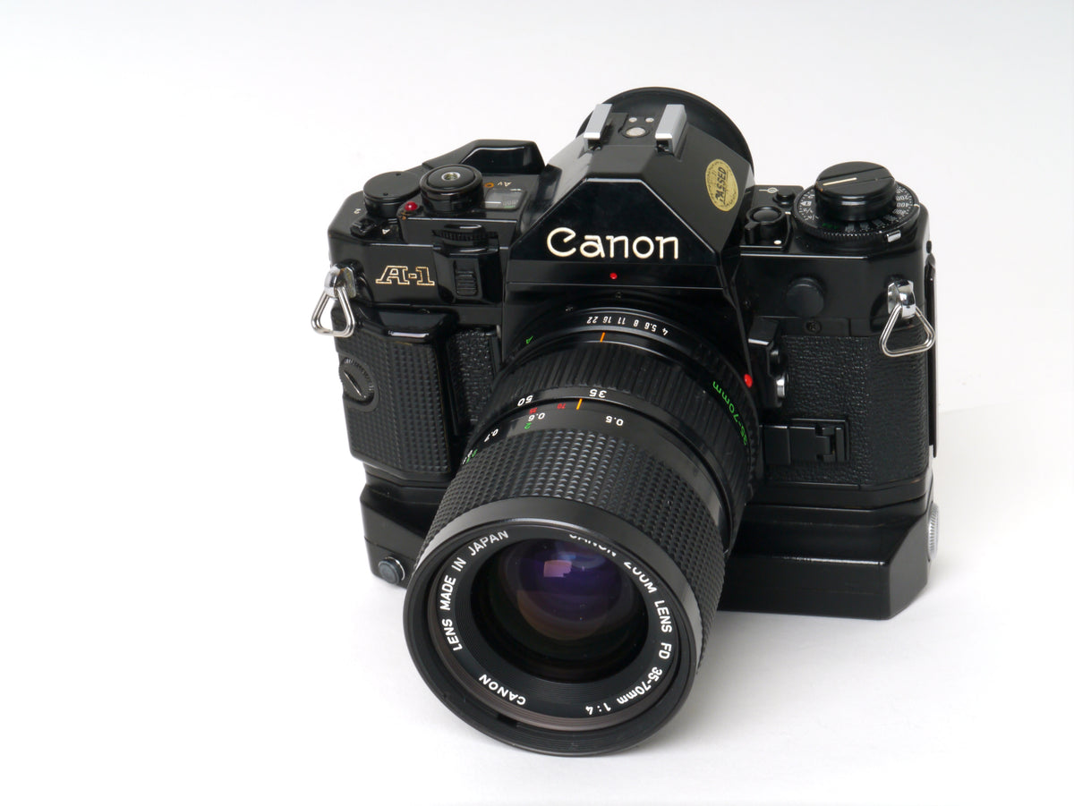 Canon A-1 Gehäuse mit FD 4/35-70mm und Power Winder A2 – Gut