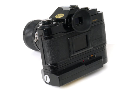 Canon A-1 Gehäuse mit FD 4/35-70mm und Power Winder A2 – Gut