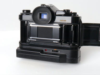 Canon A-1 Gehäuse mit FD 4/35-70mm und Power Winder A2 – Gut
