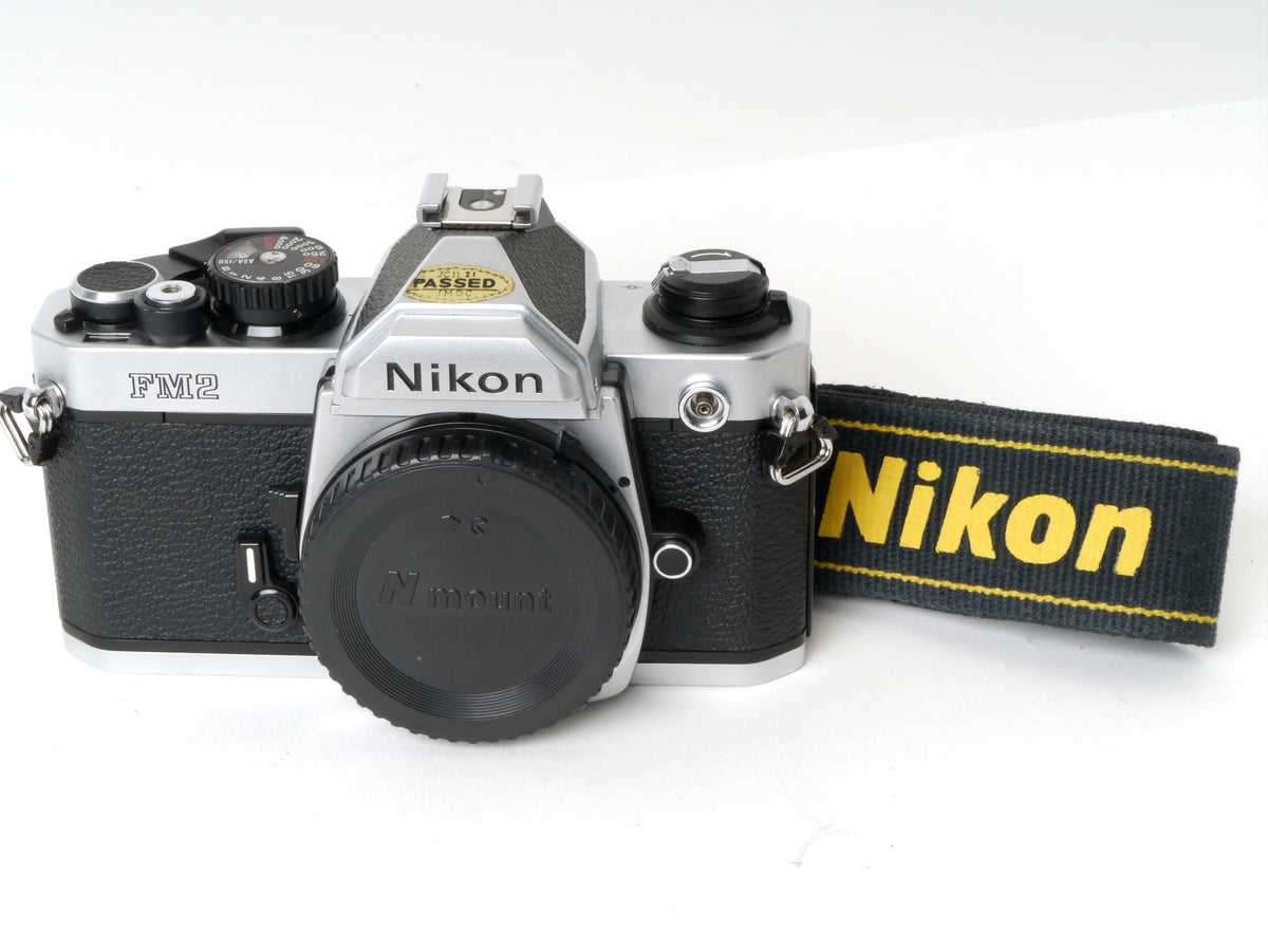 Nikon FM2 Gehäuse silber– Gut