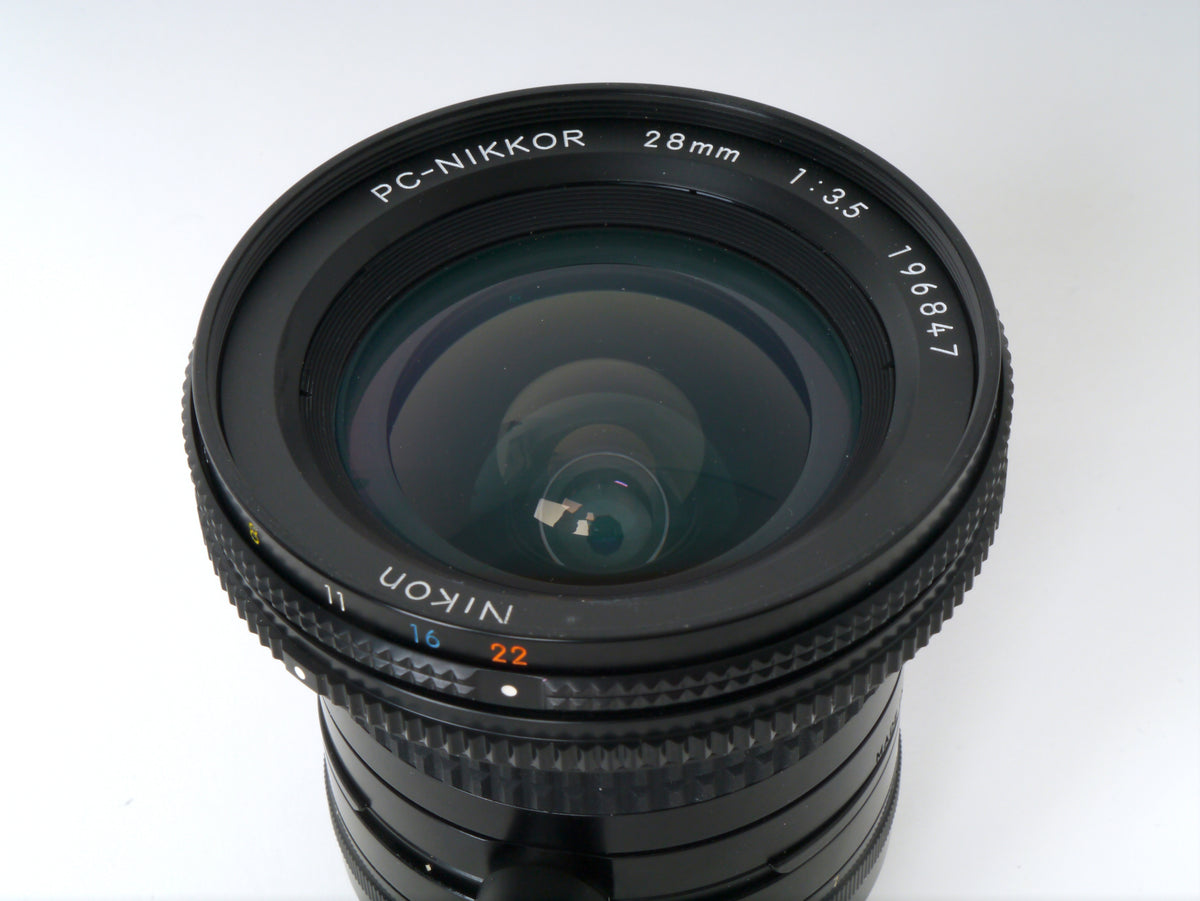 Nikon PC-Nikkor 3,5/28mm Shift-Objektiv – Neuwertig