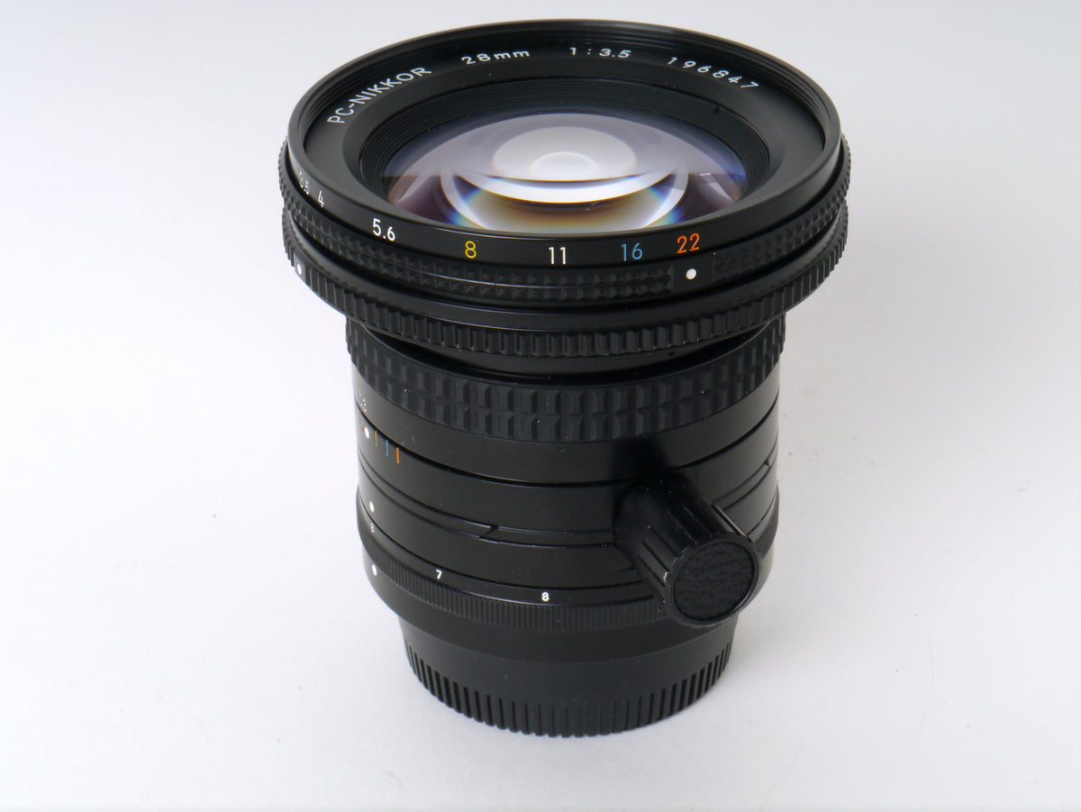Nikon PC-Nikkor 3,5/28mm Shift-Objektiv – Neuwertig