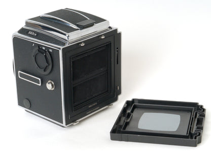 Hasselblad 503CW Gehäuse, Silber, mit Lichtschacht und A12 Magazin – Sehr gut