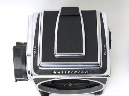 Hasselblad 503CW Gehäuse, Silber, mit Lichtschacht und A12 Magazin – Sehr gut
