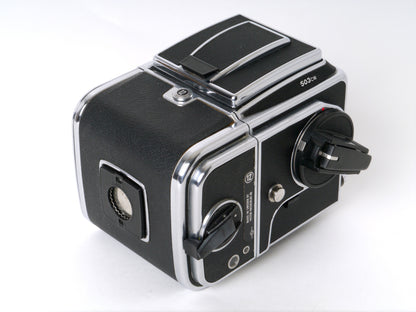 Hasselblad 503CW Gehäuse, Silber, mit Lichtschacht und A12 Magazin – Sehr gut