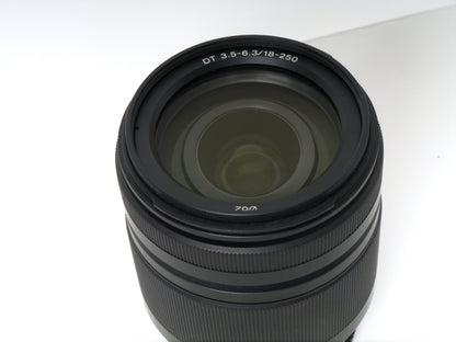 Sony DT 3,5-6,3/18-250mm Objektiv – Gut