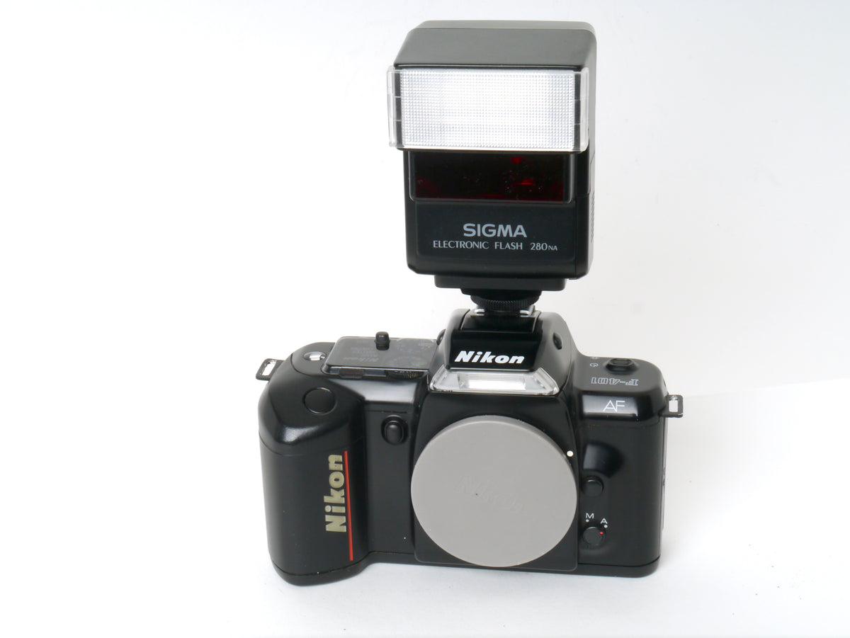 Nikon F-401 Gehäuse mit Sigma Flash 280 NA Blitzgerät – Sehr gut