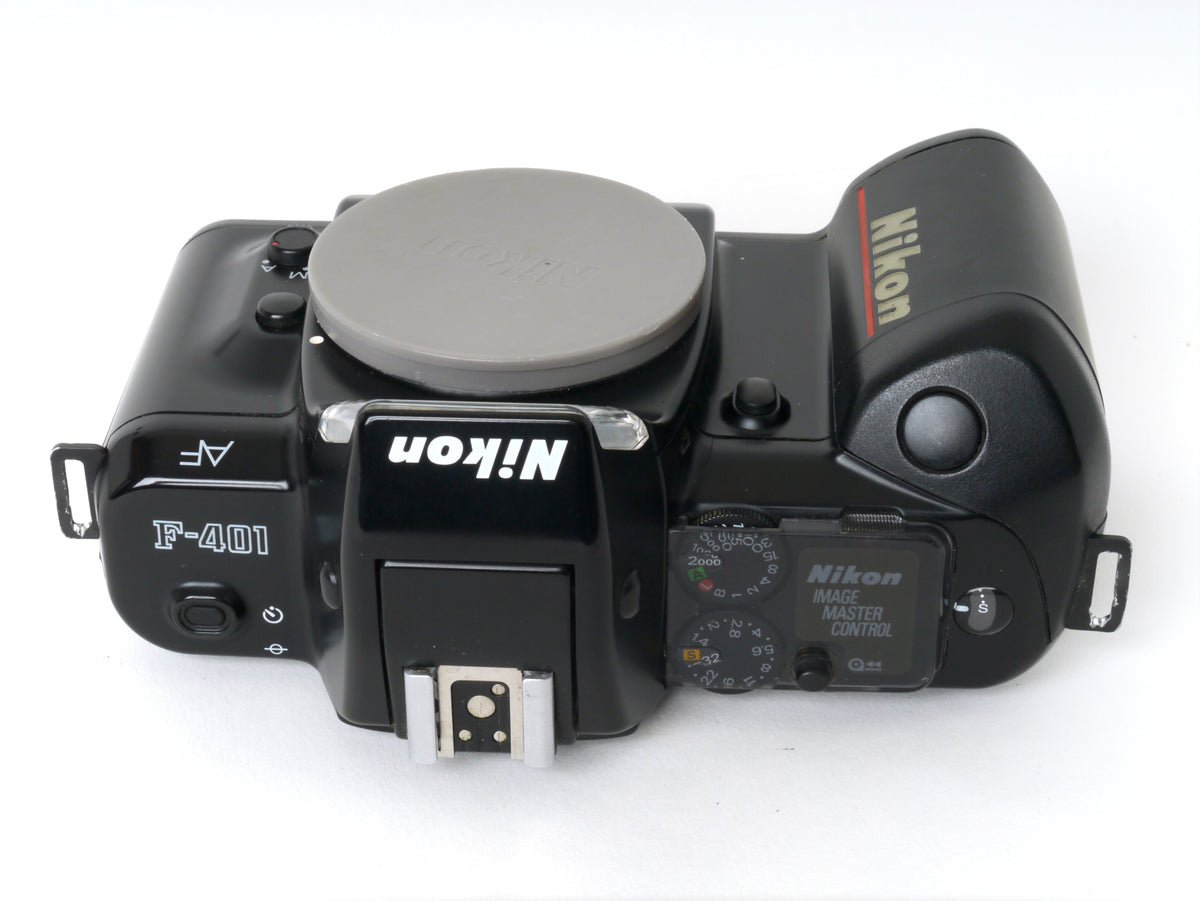 Nikon F-401 Gehäuse mit Sigma Flash 280 NA Blitzgerät – Sehr gut