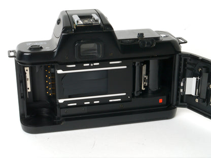 Nikon F-401 Gehäuse mit Sigma Flash 280 NA Blitzgerät – Sehr gut